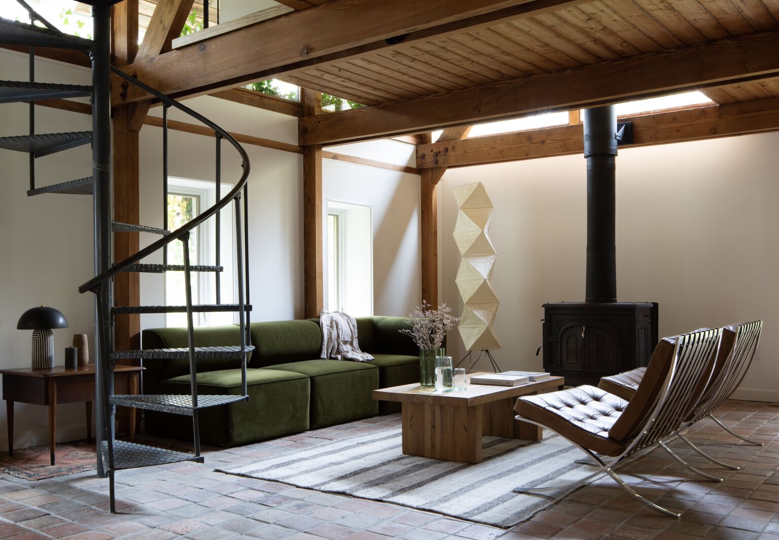 A MidcenturyStyle 1980s House The Takatina Take on an Upstate Hideaway portrait 3